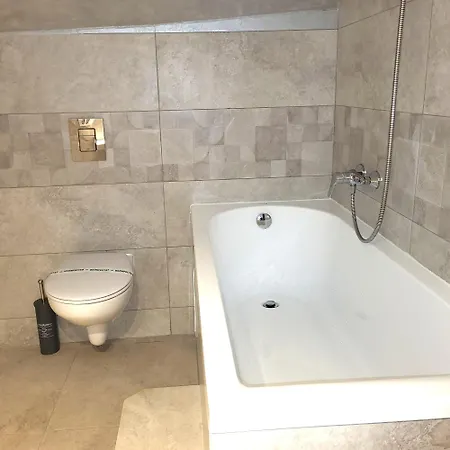 Casa Leone בית הארחה 3*